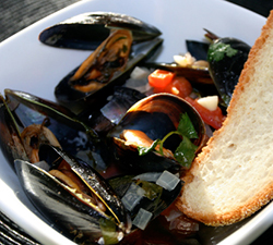 Blue Pacific Mussels with White Wine