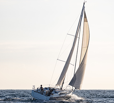 Beneteau Oceanis 34 1 under sail 400