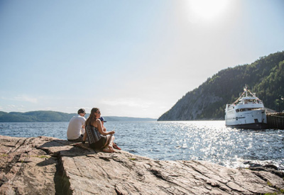 Prenez place à bord des Navettes maritimes du Fjord!