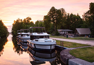 Le Boat présente son programme de propriété de bateaux-maisons de luxe au Canada