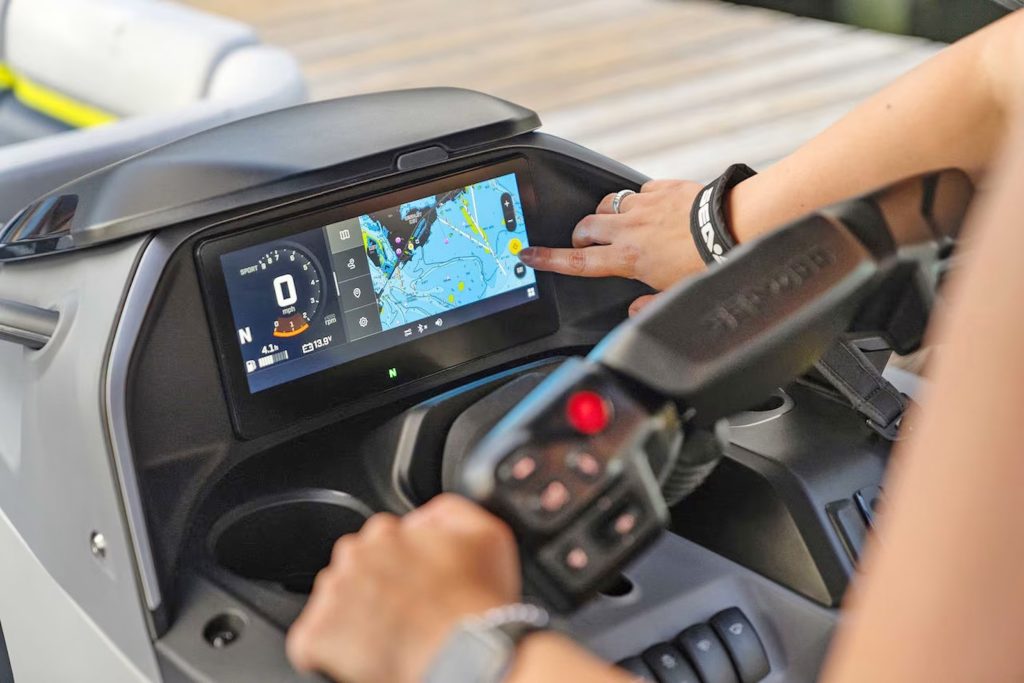 Sea-Doo Switch Cruise Limited helm