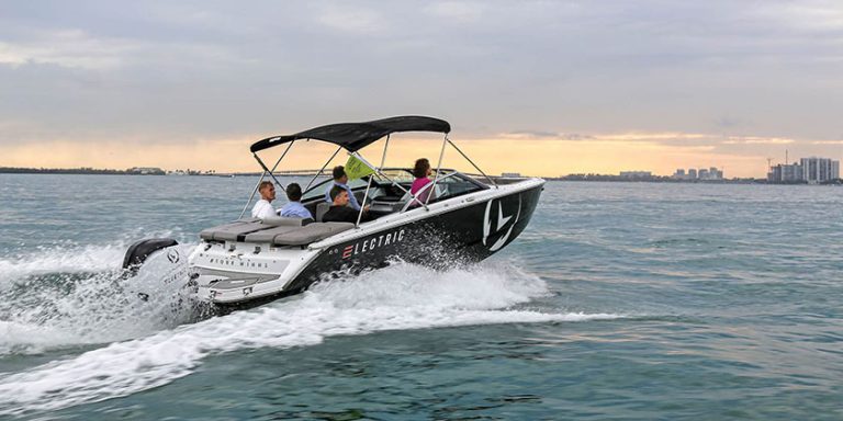 Four Winns and Canada’s Vision Marine win major general boating award for electric H2e.