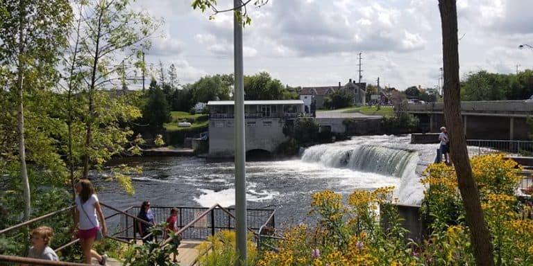 Dockside Dining: Fenelon Falls – The Cow and Sow