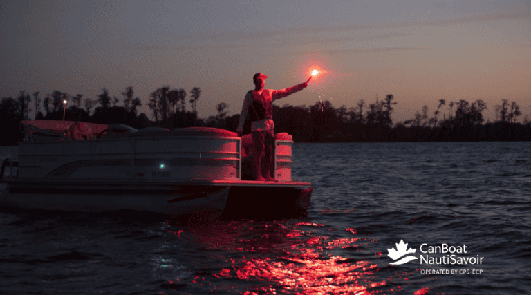 Les plaisanciers aidannt les plaisanciers aux événements CanBoat / NatiSavoir pour disposer des fusées périmées.
