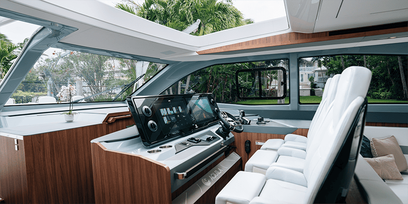 Aquila 46 Coupe Helm