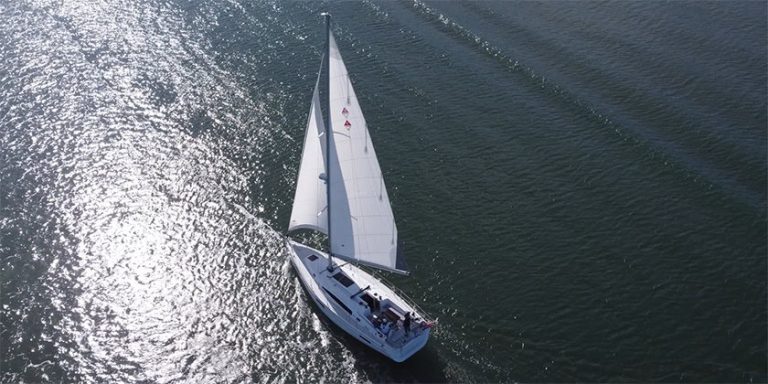 Licenciements, rumeurs et confusion chez Catalina Yachts