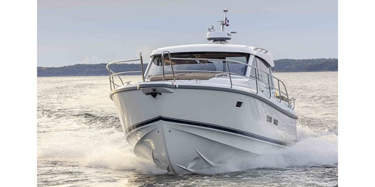 Nimbus 365 Coupe – cruising boat for exploring