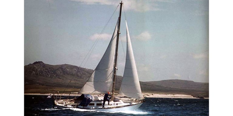 Le marin et cinéaste Yves Gélinas honoré dans le livre Sailing Alone