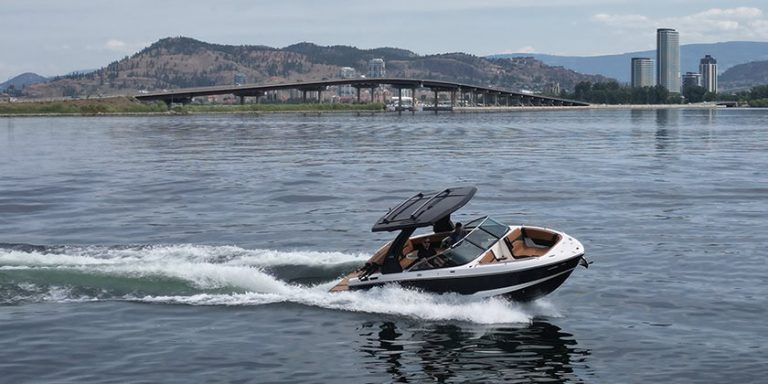 Double jeu pour le Chaparral 26 Surf, un bowrider pour la glisse et le plaisir