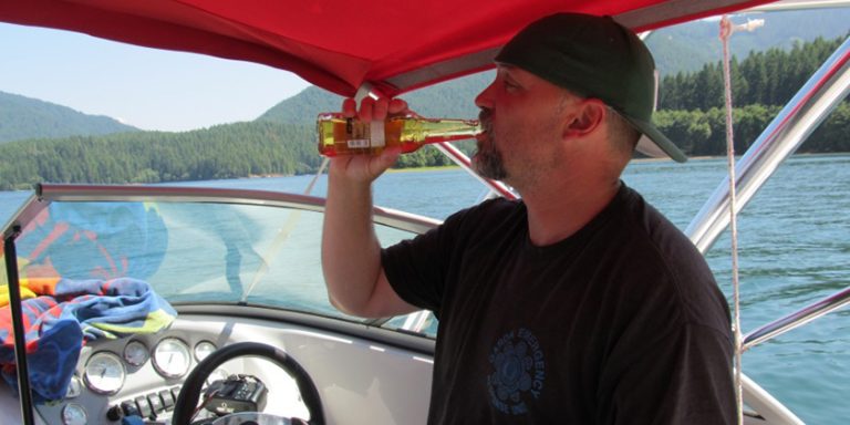 Les passagers ont-ils le droit de boire de l’alcool sur un bateau ?